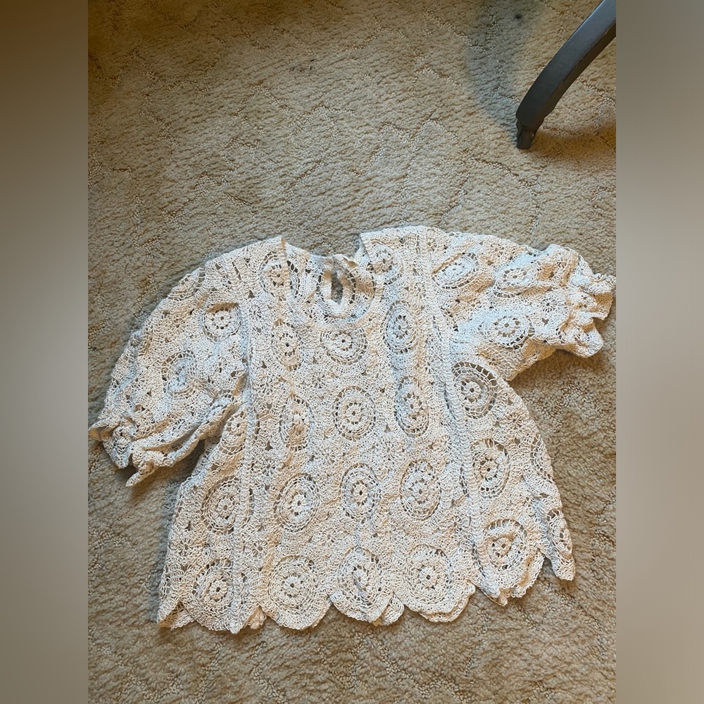 Solitaire Blouse with unique details and sleeves
